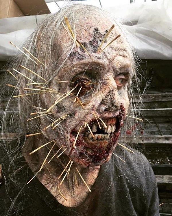 20. FX ekibin 'Fear The Walking Dead' zombilerinden birini hazırlayışı