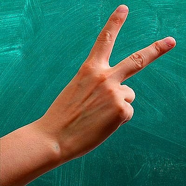 Вы выбрали ножницы, как и мы! Похоже, что это ничья!