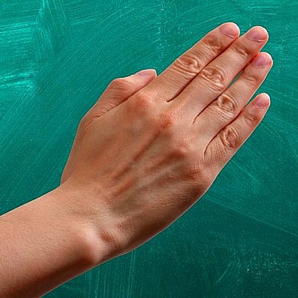 Мы сделали ошибку, выбрав бумагу! Победа за вами!