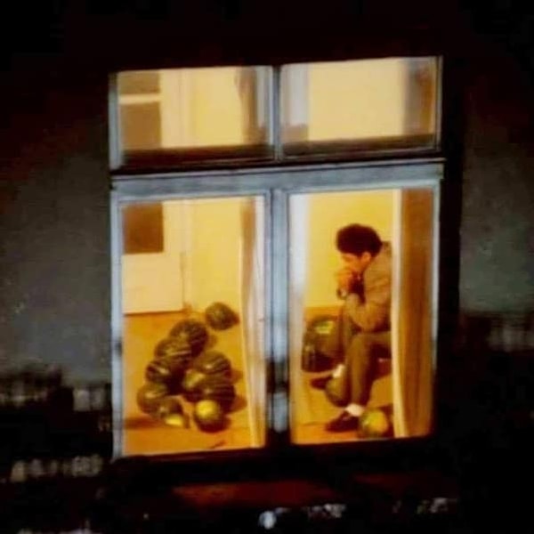 19. А что происходит на этом фото?