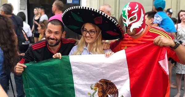 3. Сам Юрий Дудь обратился к пользователям соцсетей с такими словами: «Наших девушек ругают за то, что они тусят с иностранцами. Отвалите от них, а… Прошу вас: не кричите вслед прекрасной летней любви «Позор!» и не позорьтесь сами».