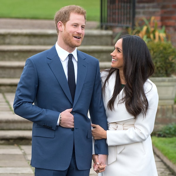 6. Меган смотрит на Гарри и только на него.