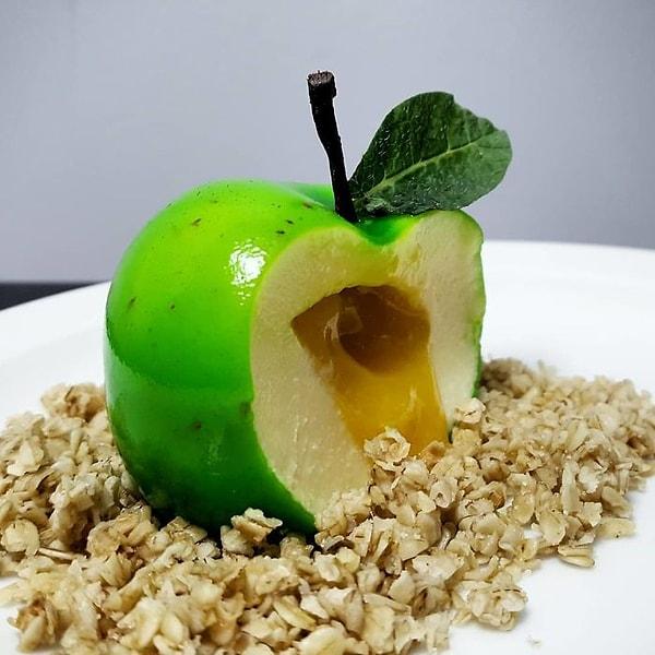 6. Muhallebi, granola ve limonla yapılmış yeşil bir elma