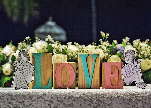 "Пожалуй, хватит романтики, пора невесте с женихом подкрепиться"