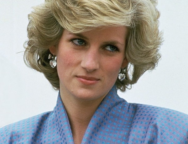 8. Несмотря на хрупкое телосложение, Диана носила обувь 42,5 размера.