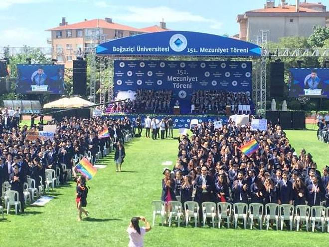 Boğaziçi Üniversitesi Mezuniyetinde Protesto: Öğrenciler Konuşma Yapan Rektöre Sırtını Döndü