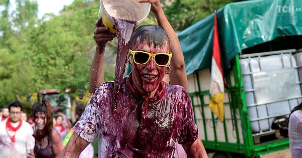 10. Город Аро один из крупнейших производителей вина в Испании, поэтому фестиваль не наносит урона экономике