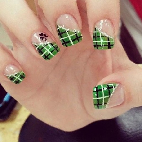 ПРОТИВ: клетчатый маникюр