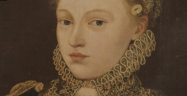 1. Anne'in kardeşi Mary'nin, daha önce VIII. Henry'le bir ilişkisi vardı. O dönemlerde, aynı kişinin iki kardeşle birlikte olmasına ensest ilişki gözüyle bakılıyordu.
