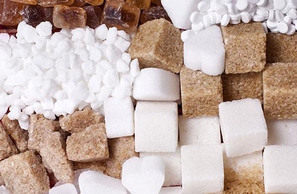 Şeker ve tatlandırıcılar alında kırışıklıklara ve kuruluğa sebep olabilir.