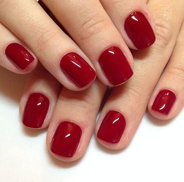 Вам следует сделать выбор в пользу красного лака ❤️