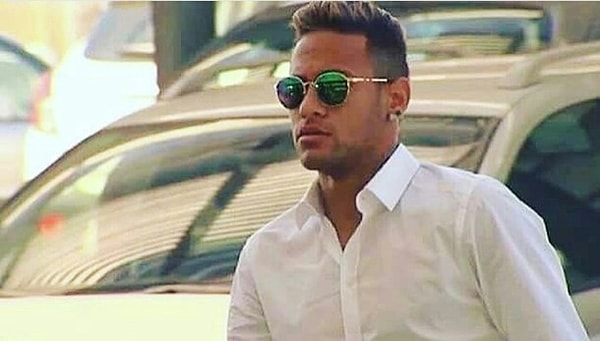 11. В 2016 году грянул скандал. По заявлениям прессы, Неймар отмечал одну из побед в компании проституток.