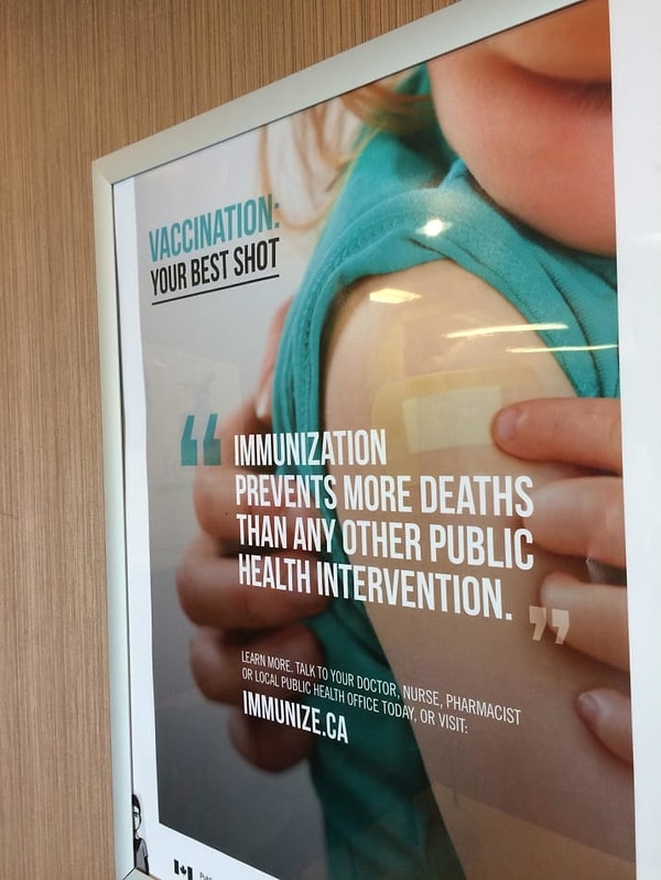 13. Прикрытый глаз, а не выглядывающая из-за угла веселая попа