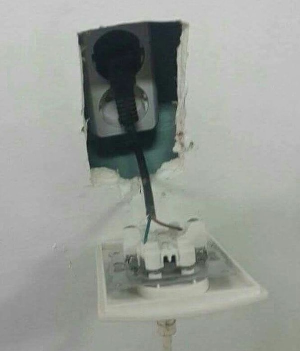 1. А что, если за розеткой есть еще одна розетка? 😱