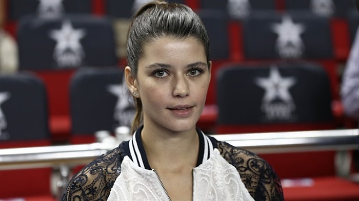 Beren Saat Ailelere Seslendi: 'Ülkede Huzur İstiyorsanız, Çocuklarınızı Feminist Yetiştirin'