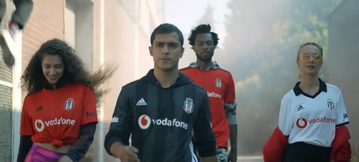 Beşiktaş Yeni Sezon Formalarını Tanıttı: "Bu Hayat Bir Maçsa, Her Gün Giy Formanı, Beşiktaş Gibi Oyna!"