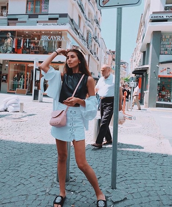 По словам Неджми Чамаша, с одним из российских рекламных агентств был заключен официальный контракт.