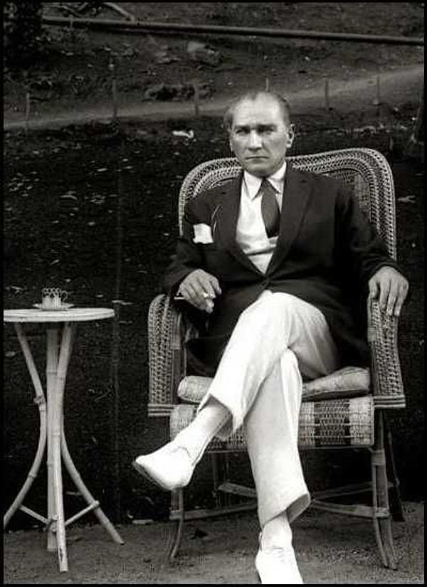 4-Atatürk Bizden Biridir