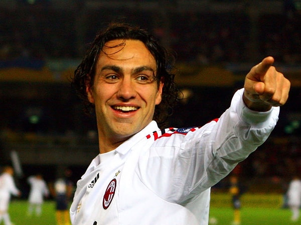 1. Узнали футболиста?