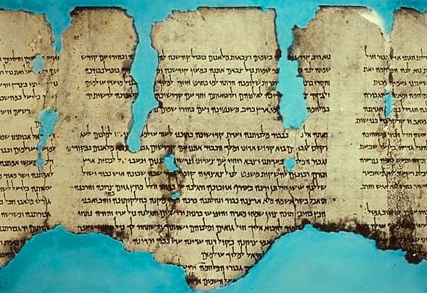 5. 2000 yıllık Ölü Deniz yazmaları