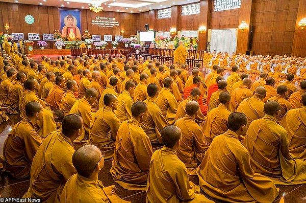 46. Budist rahipler, Thich Quang Duc'un kendini feda etmesinin yıl dönümünü kutluyor. - 1963