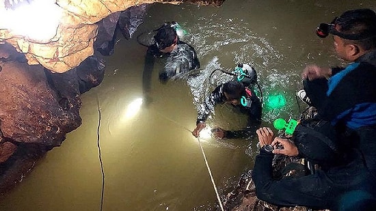 Ve Mutlu Son! Tayland'da Mağarada Günlerce Mahsur Kalan 12 Çocuk ve Antrenör Kurtarıldı