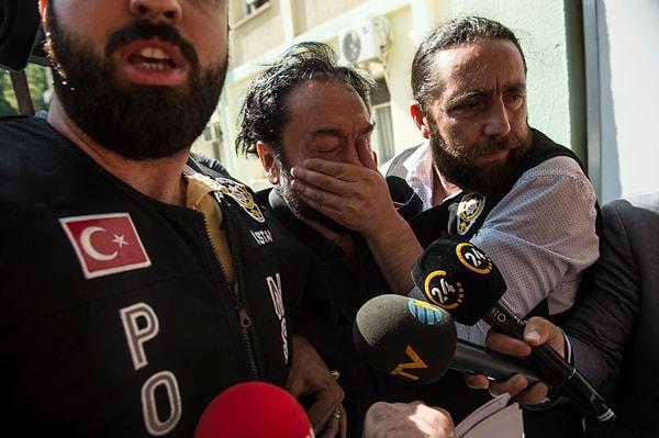 Oktar'ın Çengelköy'deki evine düzenlenen operasyon sonrasında kaçmaya çalışırken gözaltına alındığı belirtildi.