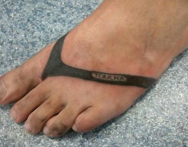 15. Тату для нищебродов, у которых нет шлепок.