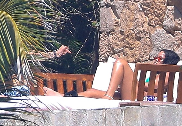 Но, увы, Рири было не переубедить.