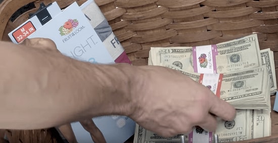 Бренд "EVERLIGHT UNDERWEAR" -  провел потрясающий эксперимент на улицах Нью-Йорка