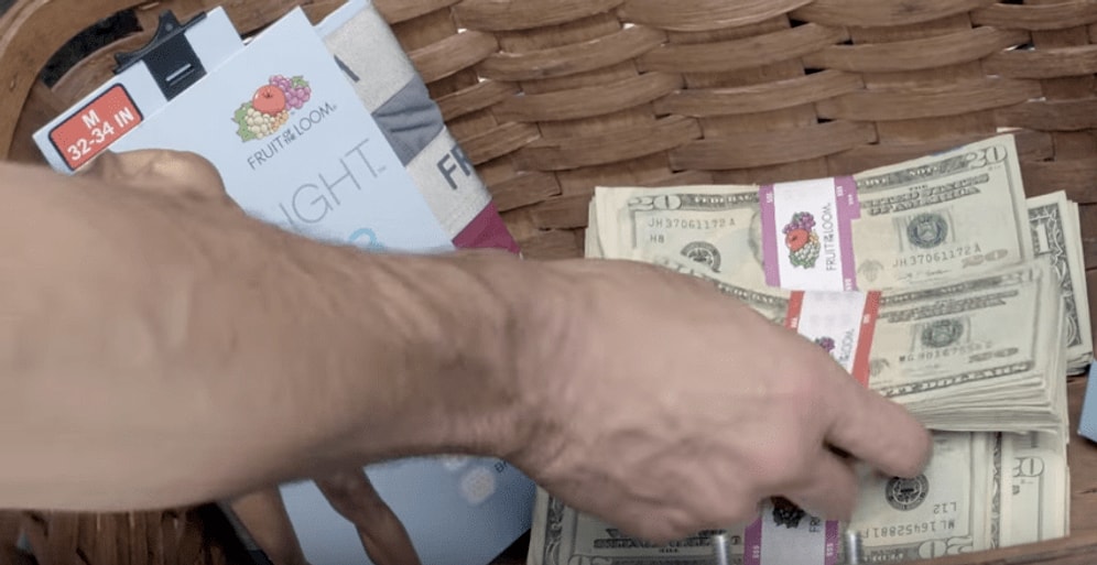 Бренд "EVERLIGHT UNDERWEAR" -  провел потрясающий эксперимент на улицах Нью-Йорка