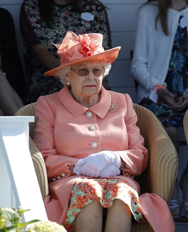 7. «Вам следовало бы постесняться таких речей, сэр».