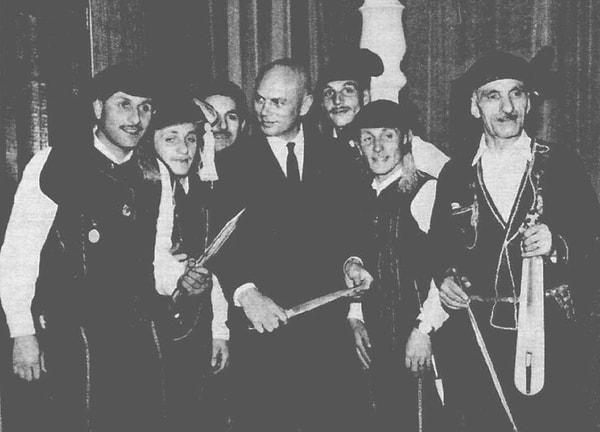 7. 1960'lı yıllarda Atatürk'ü canlandırması planlanan Yul Brynner, kemençe ve horonla ağırlandı.