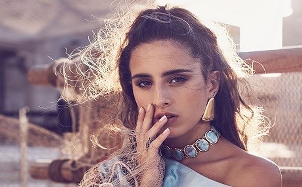 Судя по тому, что в этом году в столице Саудовской Аравии, Эр-Рияде, впервые прошла неделя моды, Ближний Восток планирует осваивать фэшн-индустрию и дальше.