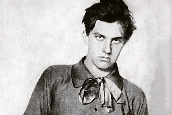 3. Где Маяковский начал писать стихи?