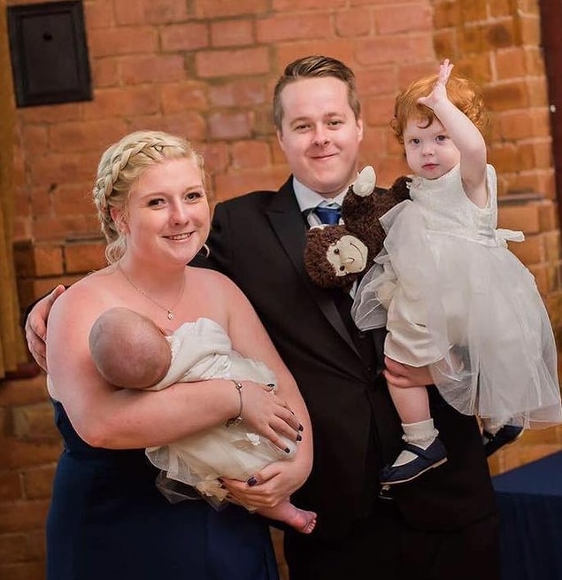 Hamile Olduğunu Fark Etmeyip Tuvalette Tek Başına İkiz