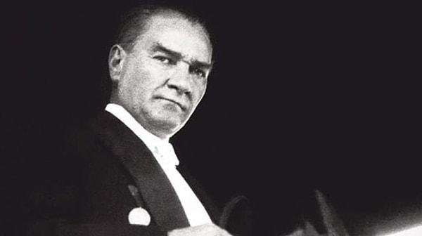 Atatürk’ü siyasette dünya liderleri, savaşlarda dünya komutanları aldatamadı ama bir dolandırıcı... Büyük adamların, küçük hesaplarla işi olmaz."