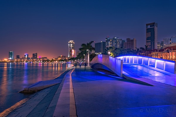 8. Какой стране принадлежит флаг, в центре полотнища которого изображена композиция из шестерни, мачете и звезды?