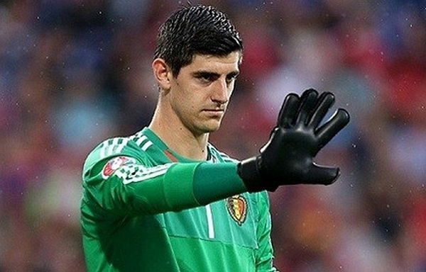 3. "Золотая перчатка" досталась бельгийскому вратарю Тибо Куртуа - он больше всех провел "сухих" матчей.