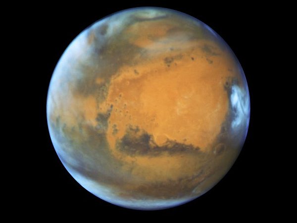 "Bu Dünya'da rastlanmayan mevsimsel bir değişim. Dünya'daki kuru buz gibi Mars'taki karbondioksit buz ısınınca katı halden direkt gaza dönüşen kitle, yüzeyin altında sıkışıp kalıyor."