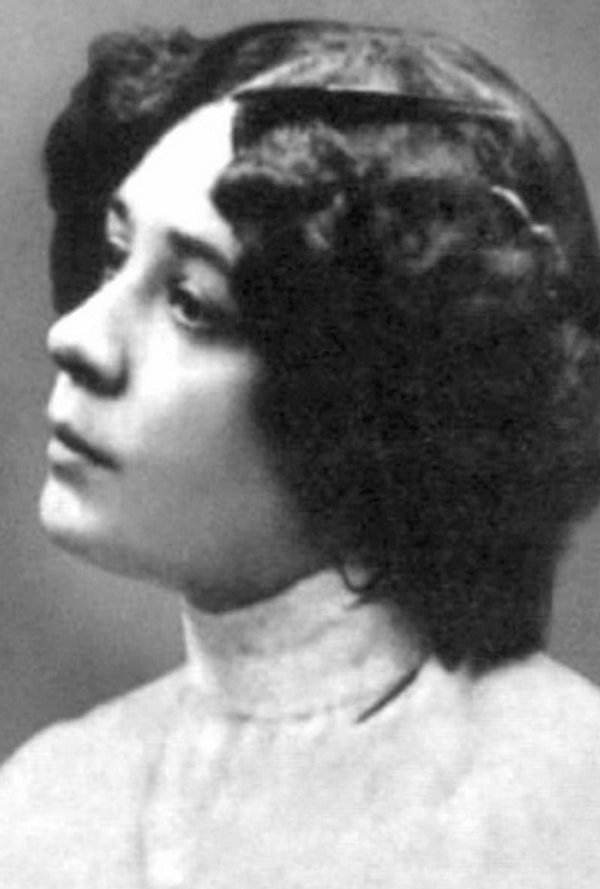 3. Кто стал главным прототипом произведения Валерия Брюсова "Огненный ангел" - одержимой дьяволом Ренаты?