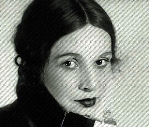 9. Кому адресовано стихотворение Сергея Есенина "Письмо женщине"?