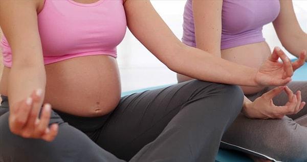 Hamilelik öncesi de bir spor hayatınız varsa, doktorunuzun da tavsiyeleri ile buna devam edebilirsiniz. Yapacağınız egzersizler özellikle bacak ve bel kaslarınızı çalıştırmaya yönelik olursa size ve bebeğinize daha faydalı olacaktır.