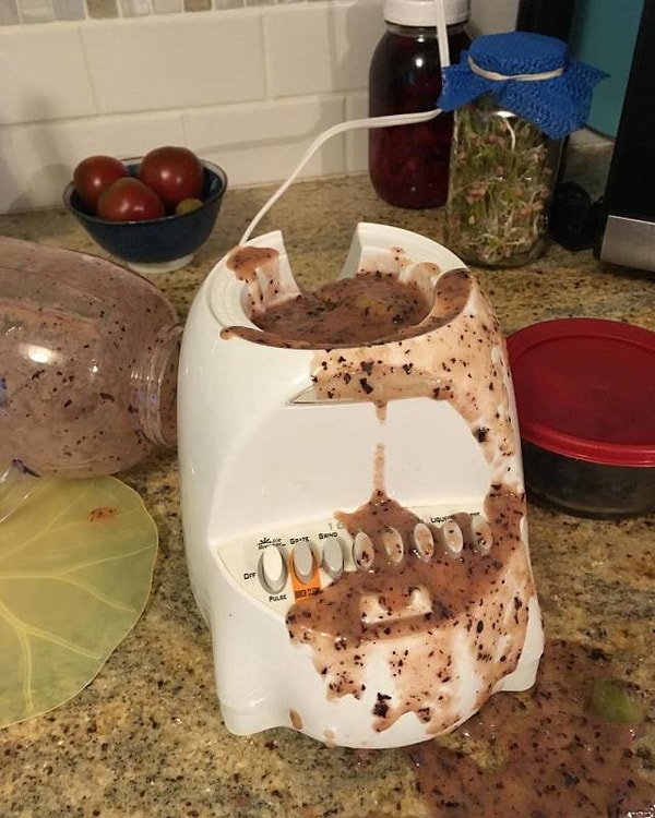 12. Приготовила себе смузи, ага. Вот так и завязывают со здоровым питанием