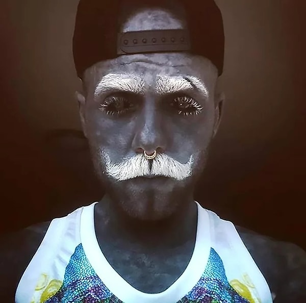 1. Встречайте, это Адам Керликал. Очень любопытный персонаж из Калининграда.