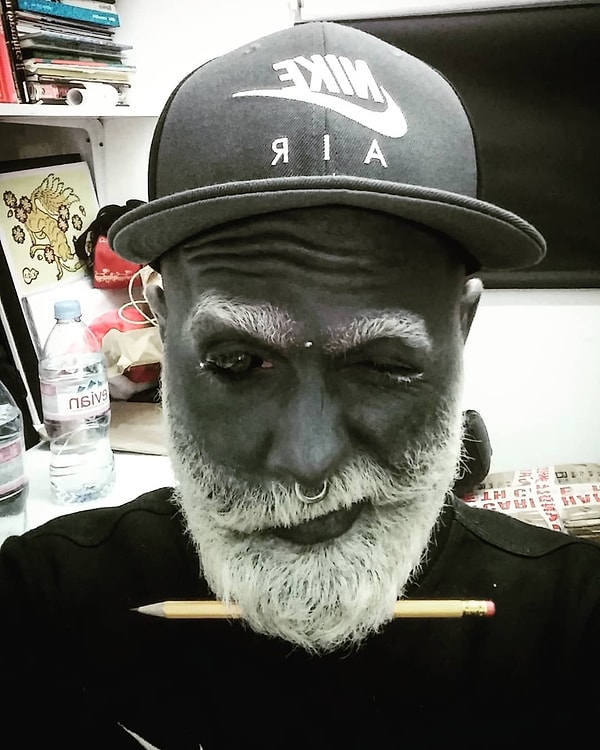 2. Адам является польским блогером. А еще он модель, веган, татуировщик и семейный психолог.