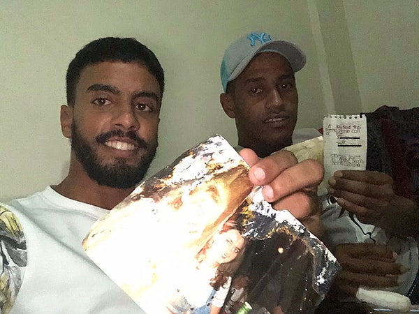 Фотографию нашли вот эти чудесные ребята. Которые не поленились и связались с девушками 😍