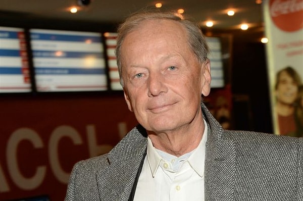 3. Кем по специальности был писатель-сатирик?