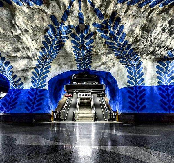 8. Tunnelbanan İstasyonu / Stockholm, İsveç