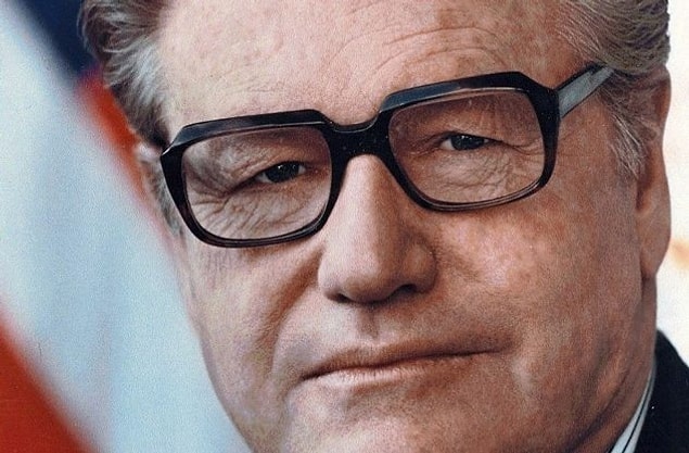 3. Eski Başkan Nelson Rockefeller, 26 Ocak 1979'da akşamın ilerleyen saatlerinde ofisinde kalp krizi geçirdiğinde, yanında 25 yaşındaki sekreteri bulunuyordu.